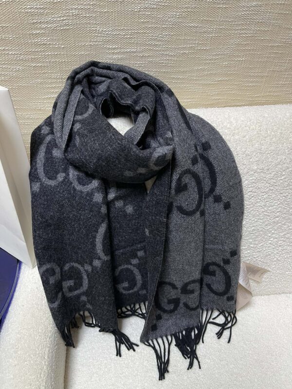 Gucci Jacquard Pattern Knitted Grey Scarf 180cm/71in 133483 3G200 1160 