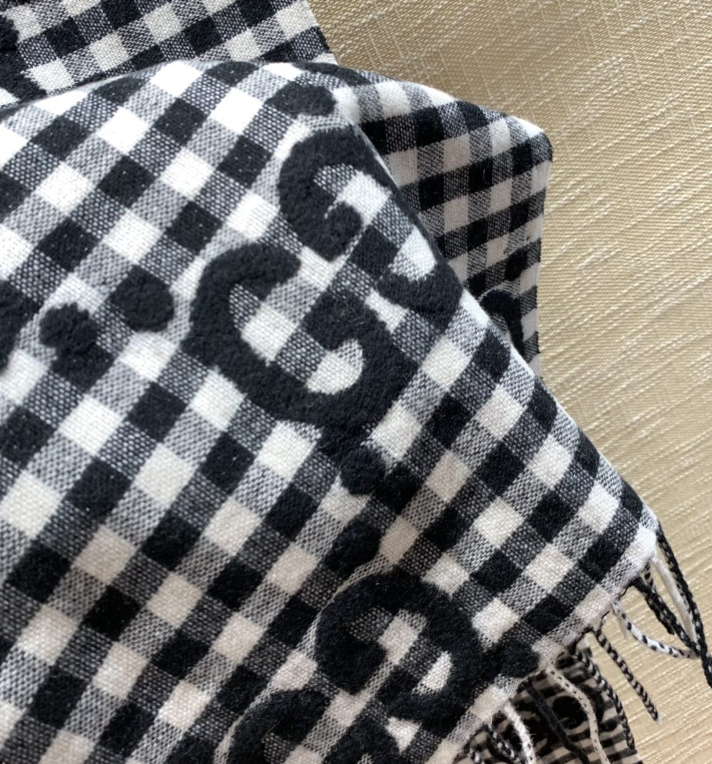 Gucci Jacquard Wool Scarf Dark Blue and Ivory Scarf 220cm/86.7in 644365 4G718 4178 