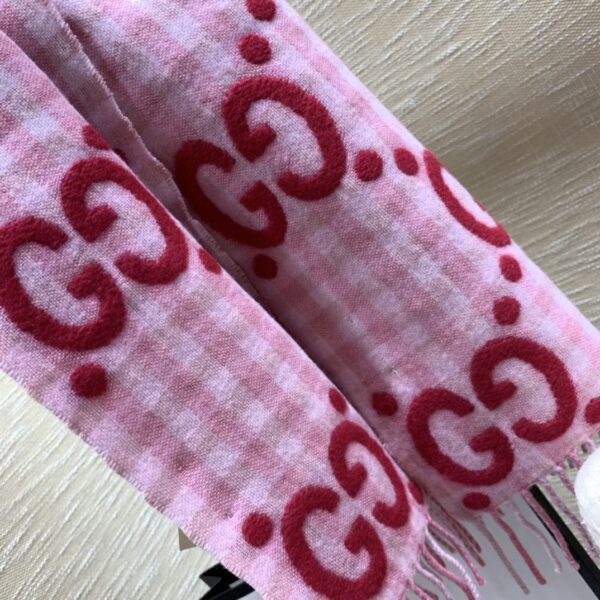 Gucci Jacquard Wool Scarf Pink and Ivory Scarf 220cm/86.7in 644365 3GA69 5878