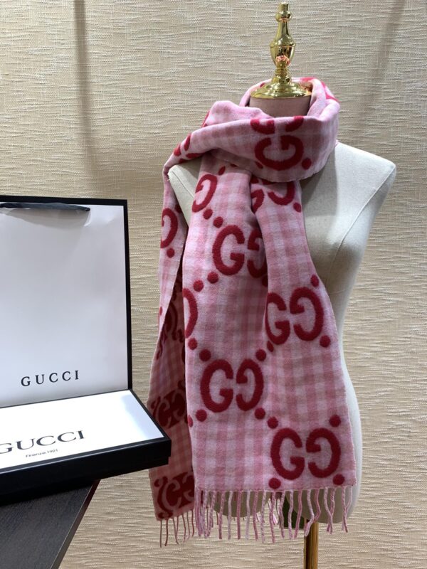 Gucci Jacquard Wool Scarf Pink and Ivory Scarf 220cm/86.7in 644365 3GA69 5878 