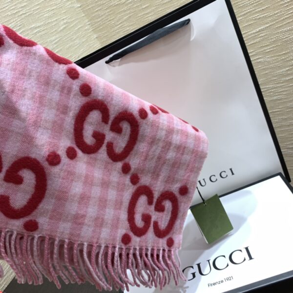 Gucci Jacquard Wool Scarf Pink and Ivory Scarf 220cm/86.7in 644365 3GA69 5878