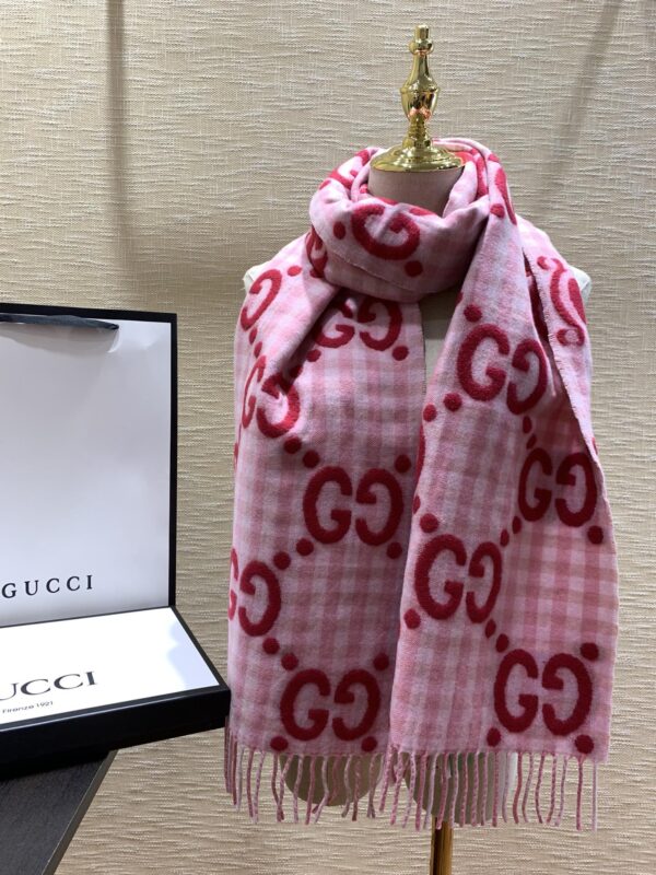 Gucci Jacquard Wool Scarf Pink and Ivory Scarf 220cm/86.7in 644365 3GA69 5878 