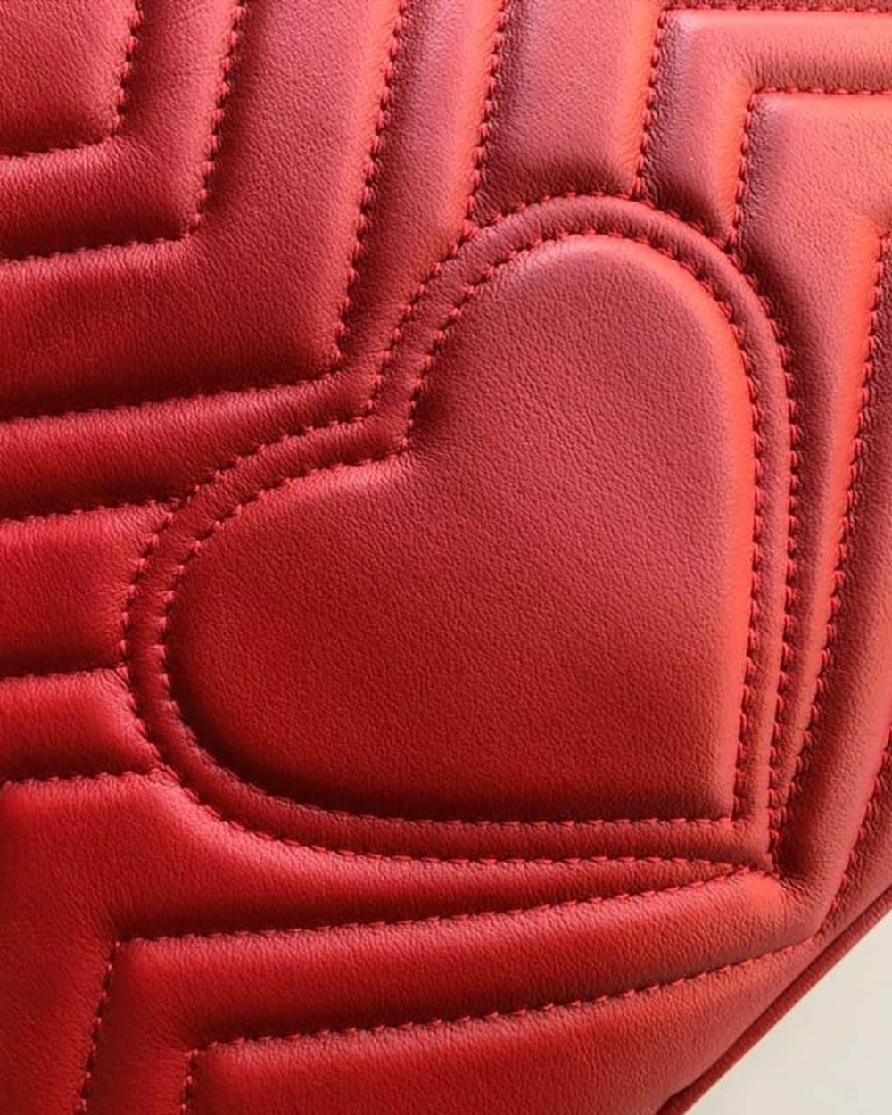 1:1 Replica Gucci Marmont Small Matelassé Shoulder Bag Hibiscus Red Matelassé Chevron For Women 10in/26cm  GG 443497 DTDIT 6433