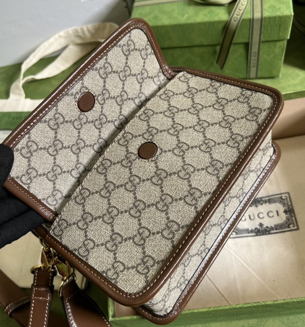 1:1 Replica Gucci Messenger Bag With Interlocking G Beige And Ebony GG Supreme Canvas And Brown For Men 8in/21cm GG 674164 92THG