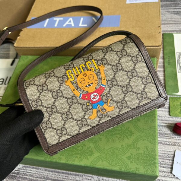 1:1 Replica Gucci Mini Kitten Printed Monogrammed Coated-Canvas Messenger Bag Beige And Ebony GG Supreme Canvas, An Eco-Friendly Material For Women  7.1in/18cm GG