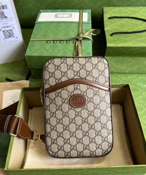 1:1 Replica Gucci Sling Backpack With Interlocking G Beige And Ebony GG Supreme Canvas For Men 9.4in/24cm GG 696016 92THG 8563