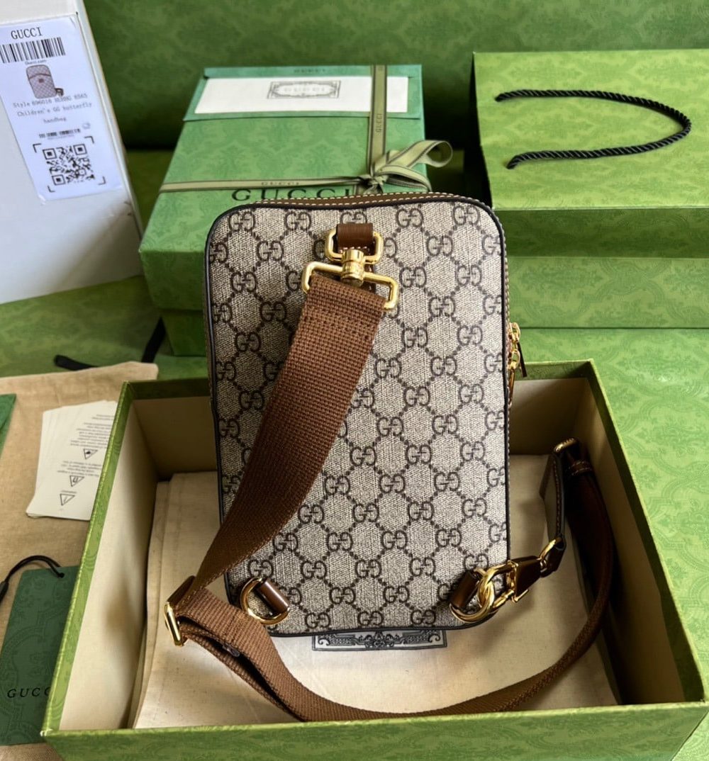 1:1 Replica Gucci Sling Backpack With Interlocking G Beige And Ebony GG Supreme Canvas For Men 9.4in/24cm GG 696016 92THG 8563