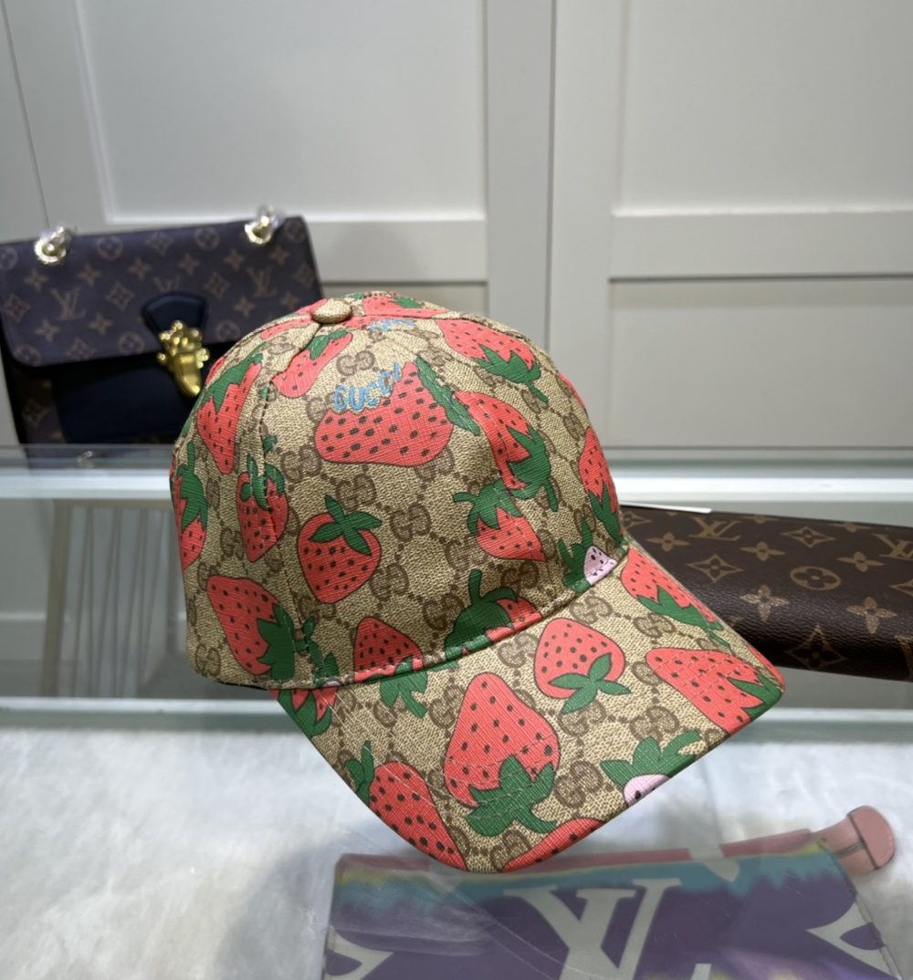 Gucci Strawberry Supreme Baseball Hat Beige GG Hat