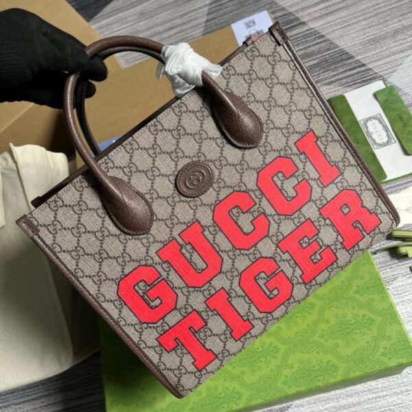 1:1 Replica Gucci Tiger GG Medium Tote Bag Beige And Ebony GG Supreme Canvas Brown For Women 14.8in/37.6cm GG 687827 US7EC 9396