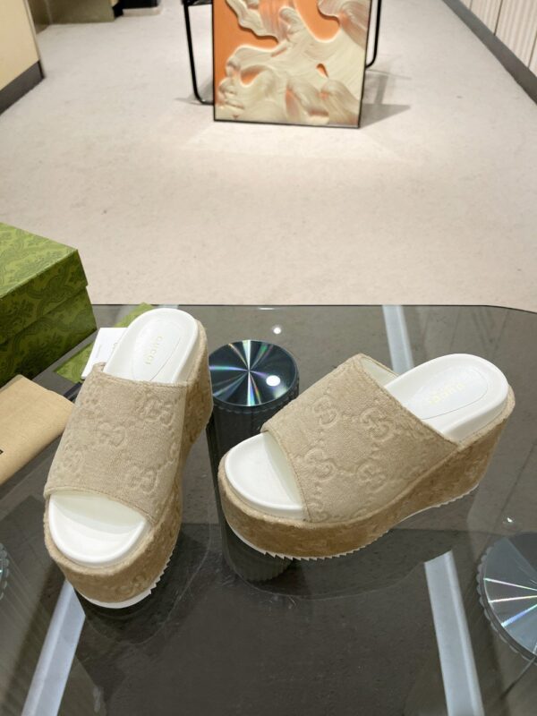 Gucci Women's GG Platform Sandal Beige For Women GG