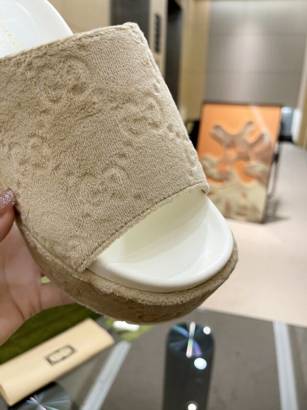 Gucci Women's GG Platform Sandal Beige For Women GG