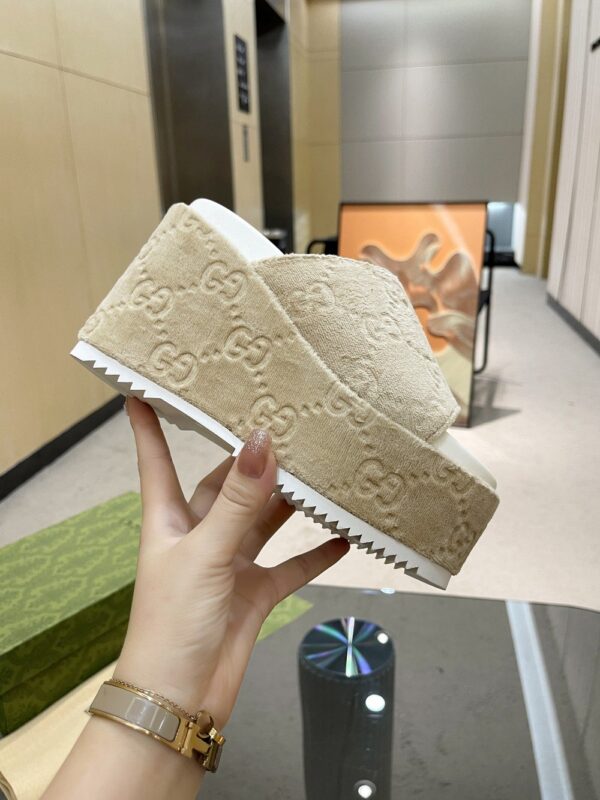 Gucci Women's GG Platform Sandal Beige For Women GG