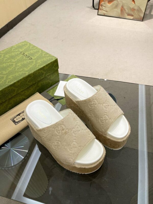 Gucci Women's GG Platform Sandal Beige For Women GG