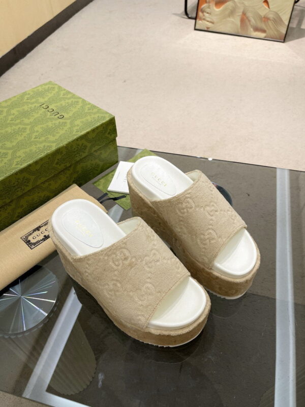 Gucci Women's GG Platform Sandal Beige For Women GG