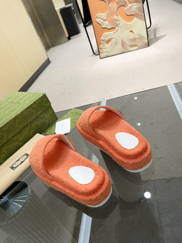 Gucci Women's GG Platform Sandal Orange For Women GG ‎700599 U2O00 7519