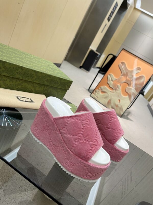 Gucci Women's GG Platform Sandal Pink For Women GG
