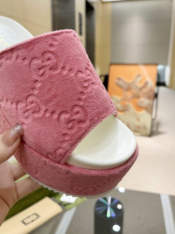 Gucci Women's GG Platform Sandal Pink For Women GG