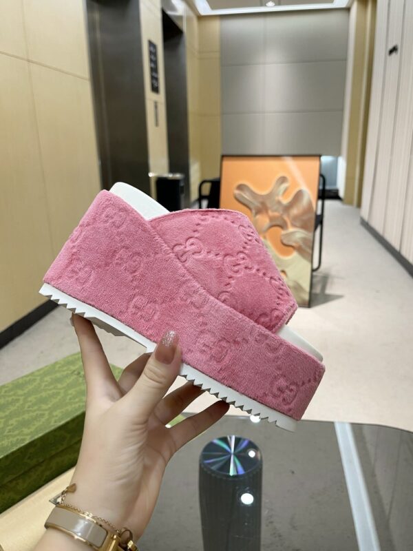 Gucci Women's GG Platform Sandal Pink For Women GG