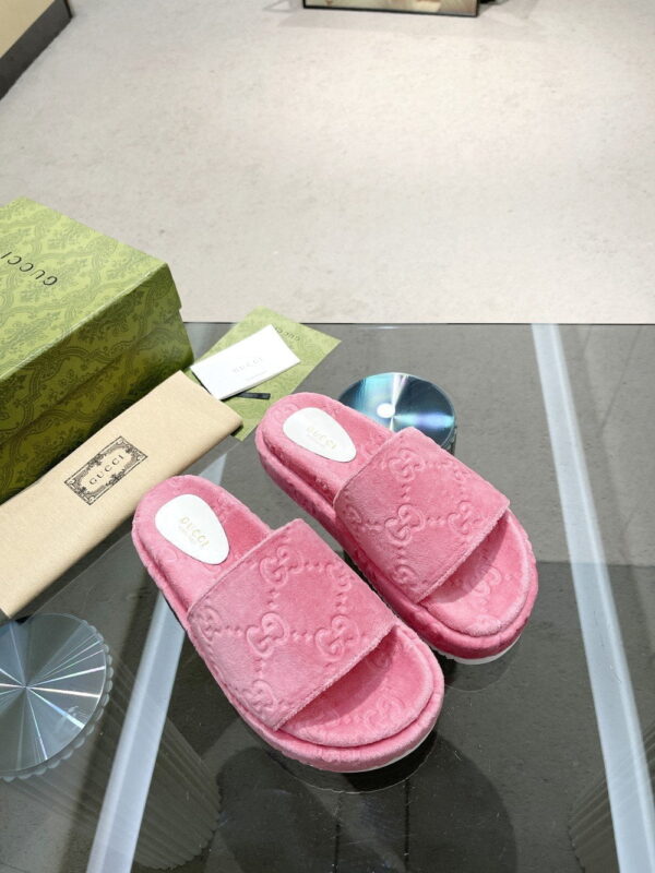 Gucci Women's GG Platform Sandal Pink For Women GG