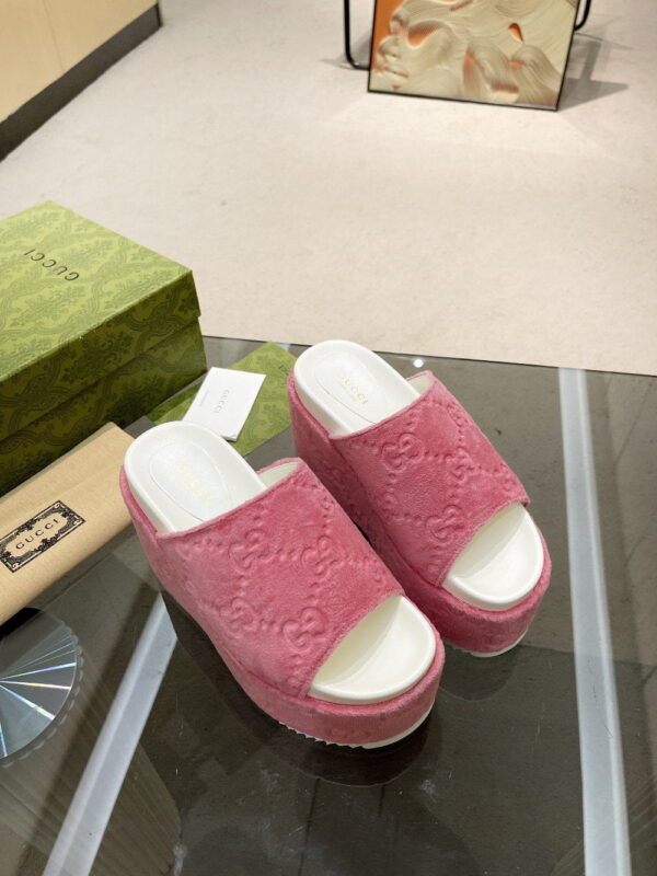 Gucci Women's GG Platform Sandal Pink For Women GG
