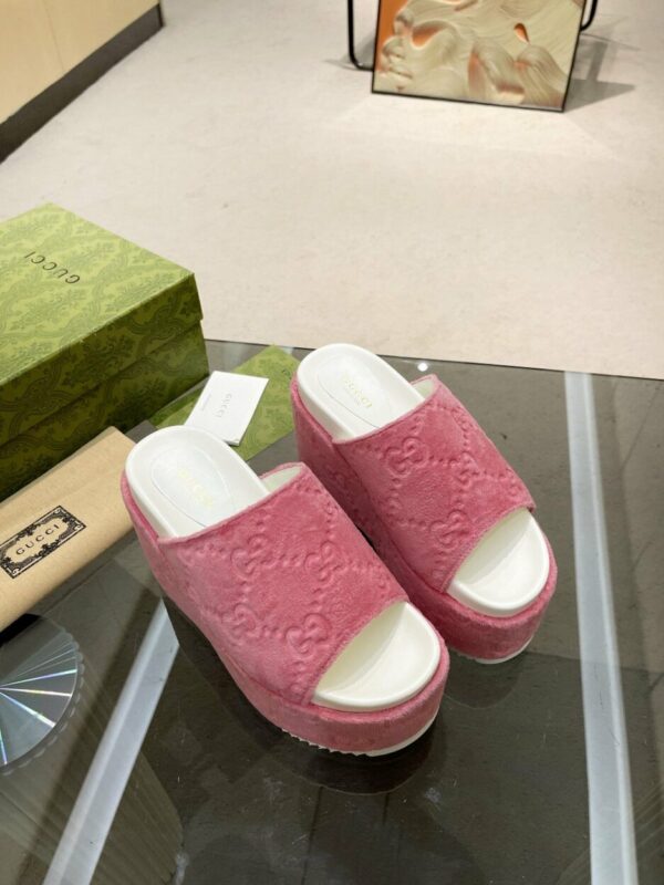 Gucci Women's GG Platform Sandal Pink For Women GG