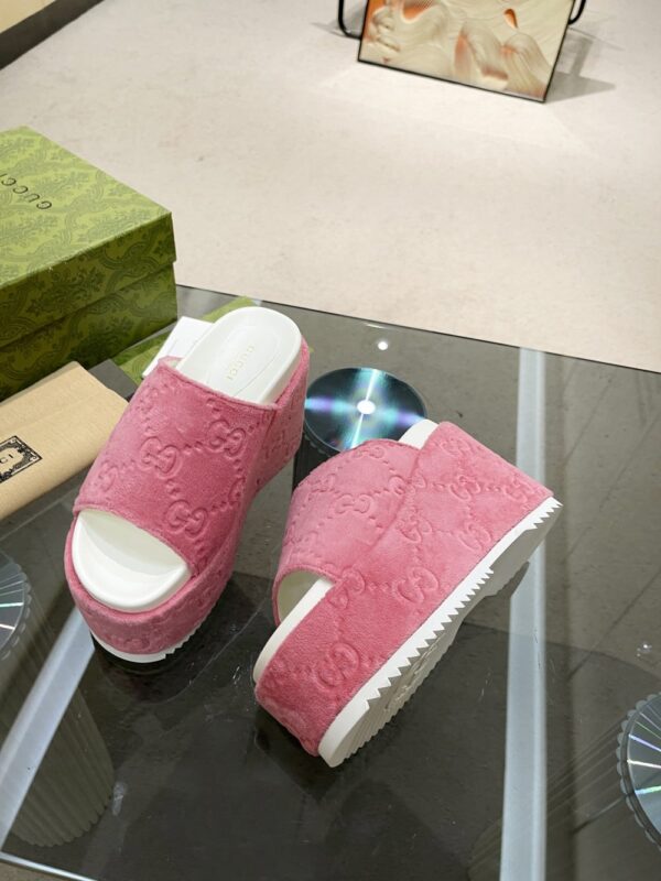 Gucci Women's GG Platform Sandal Pink For Women GG