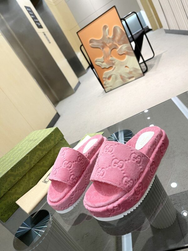 Gucci Women's GG Platform Sandal Pink For Women GG