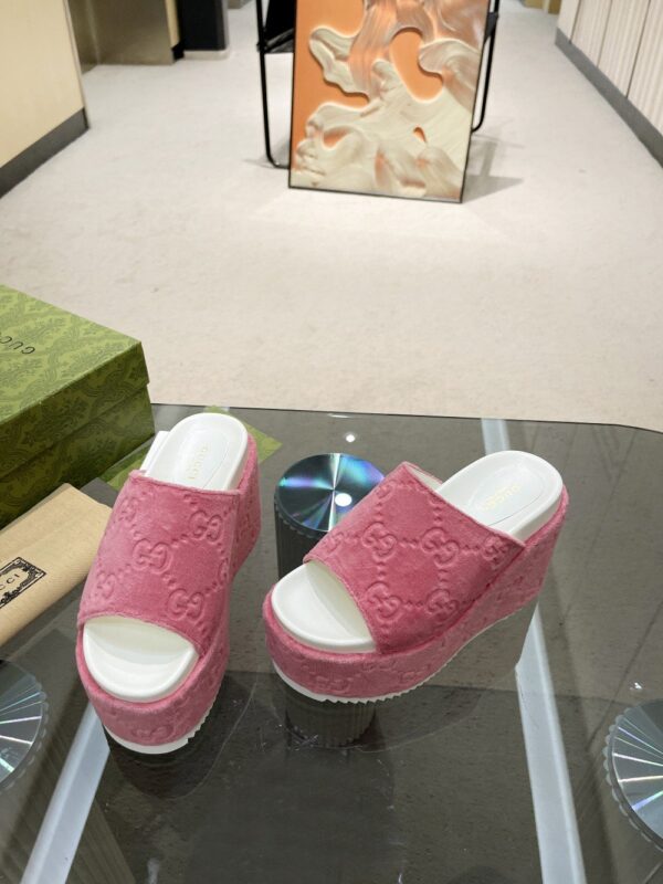 Gucci Women's GG Platform Sandal Pink For Women GG