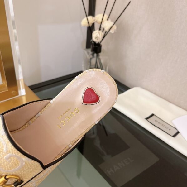 Gucci Women's GG Princetown Slipper Beige For Women GG ‎475094 UWB50 9676