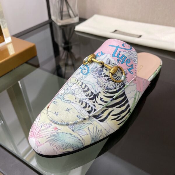Gucci Women's GG Princetown Slipper With Tiger White For Women GG