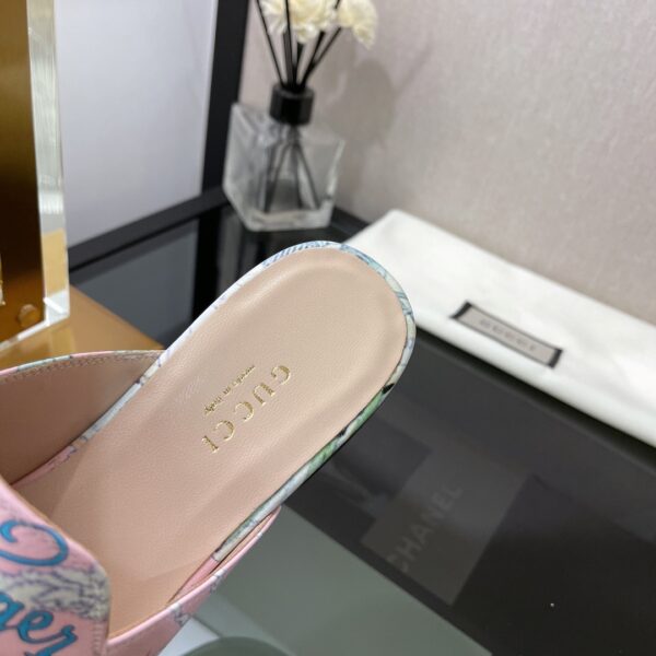 Gucci Women's GG Princetown Slipper With Tiger White For Women GG