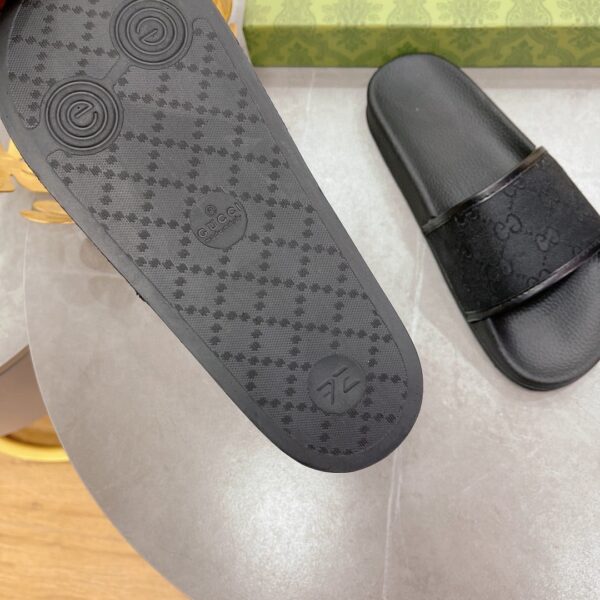 Gucci Women's GG Slide Sandal Black For Women 407345