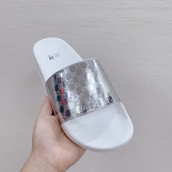 Gucci Women's GG Slide Sandal White Silver For Women 407345