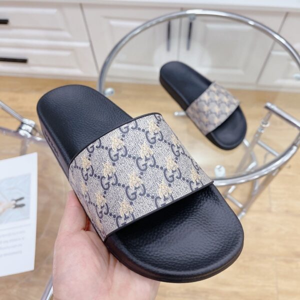 Gucci Women's GG Slide Sandal With Bees Black For Women 407345