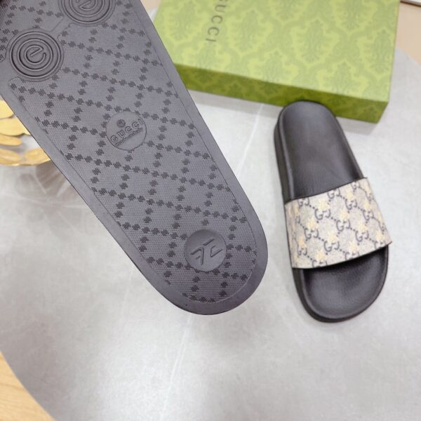 Gucci Women's GG Slide Sandal With Bees Black For Women 407345