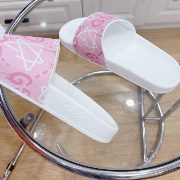 Gucci Women's GG Stars Print Slide Sandal Pink And White For Women 408508