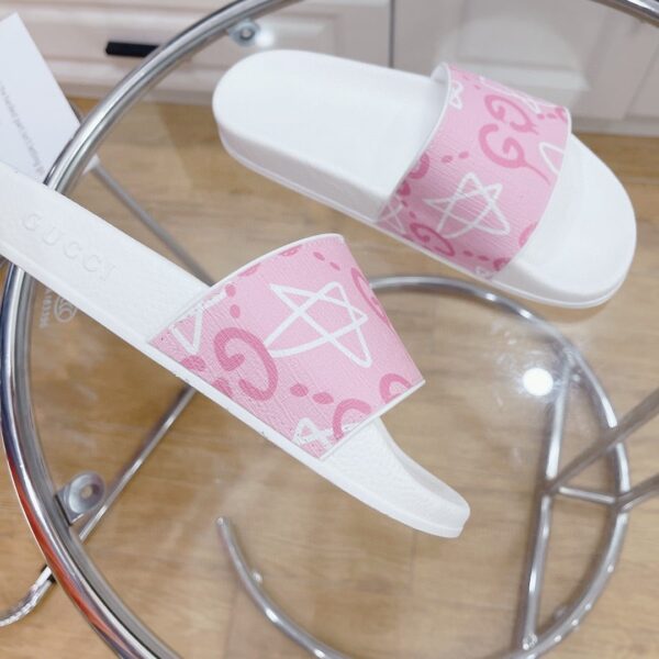 Gucci Women's GG Stars Print Slide Sandal Pink And White For Women 408508
