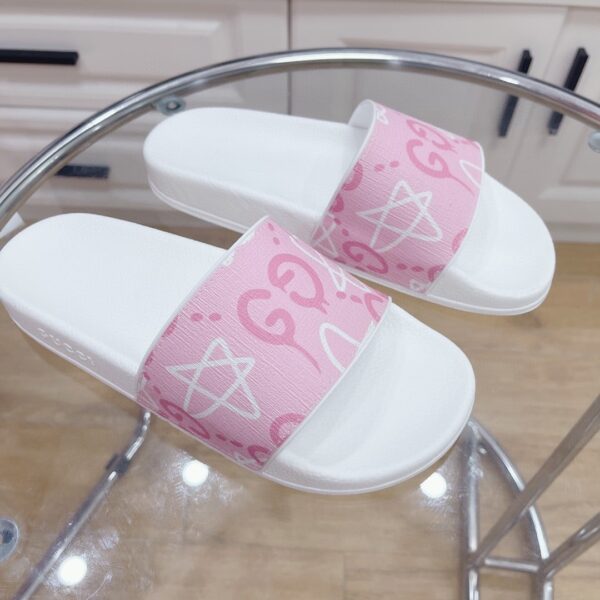 Gucci Women's GG Stars Print Slide Sandal Pink And White For Women 408508