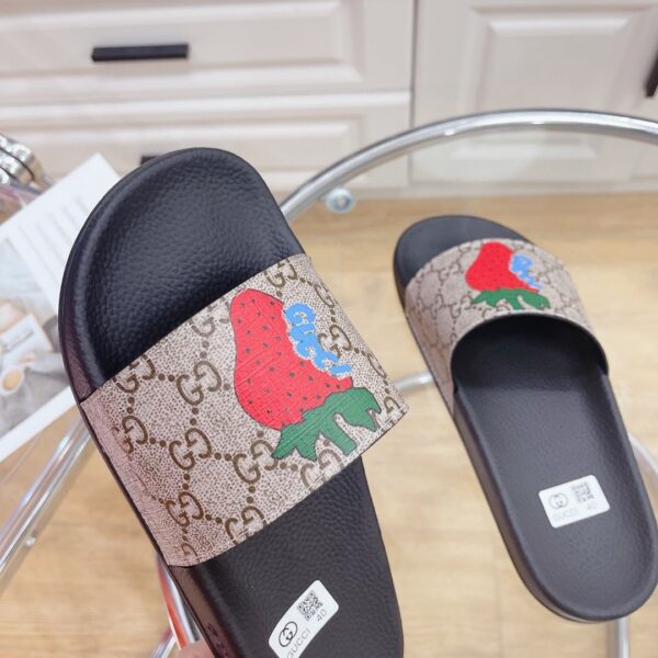 Gucci Women's GG Supreme Slides With Gucci Strawberry Black And Gray For Women 408508 G2200