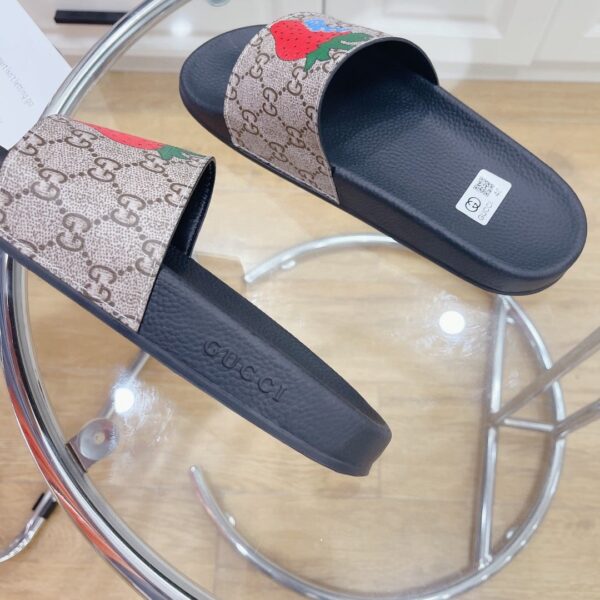 Gucci Women's GG Supreme Slides With Gucci Strawberry Black And Gray For Women 408508 G2200
