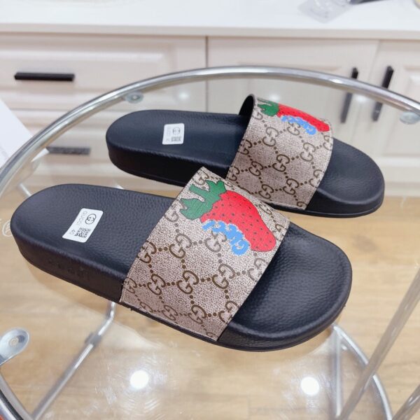 Gucci Women's GG Supreme Slides With Gucci Strawberry Black And Gray For Women 408508 G2200