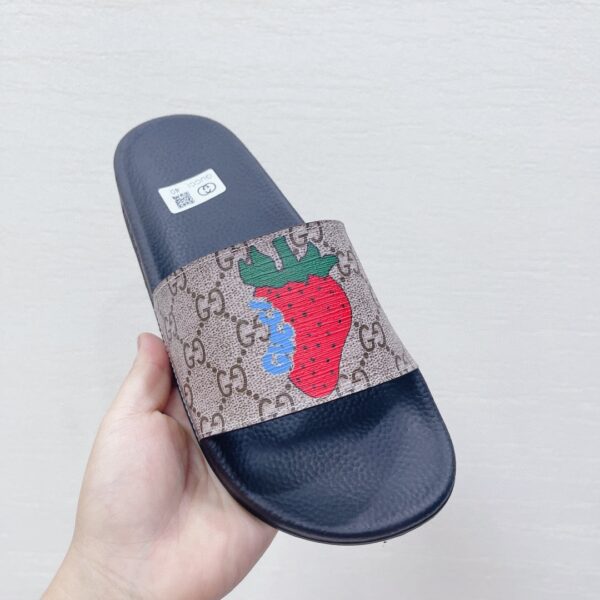 Gucci Women's GG Supreme Slides With Gucci Strawberry Black And Gray For Women 408508 G2200
