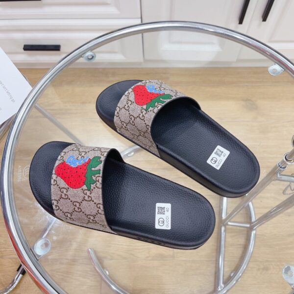Gucci Women's GG Supreme Slides With Gucci Strawberry Black And Gray For Women 408508 G2200