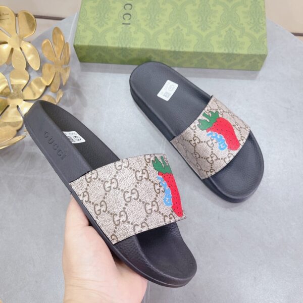 Gucci Women's GG Supreme Slides With Gucci Strawberry Black And Gray For Women 408508 G2200