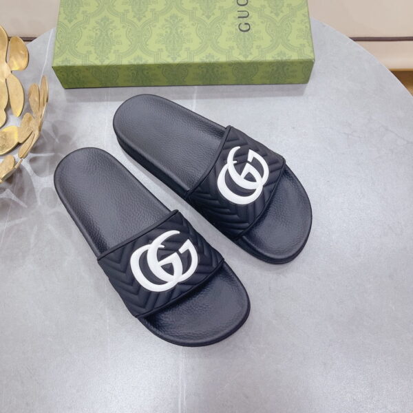 Gucci Women's Quilted GG Rubber Slide Black And White For Women 601041
