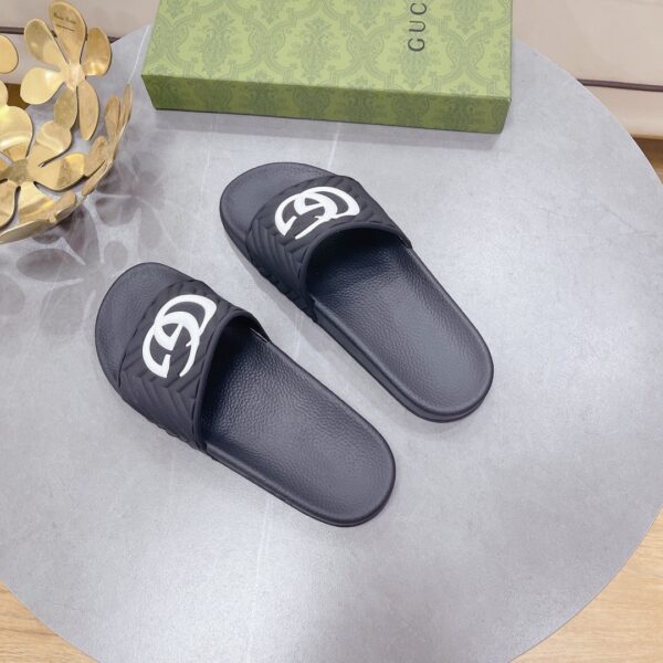 Gucci Women's Quilted GG Rubber Slide Black And White For Women 601041