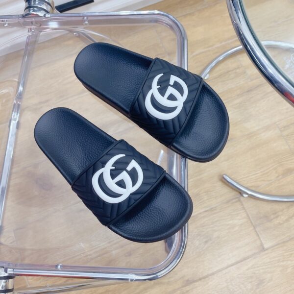 Gucci Women's Quilted GG Rubber Slide Black And White For Women 601041