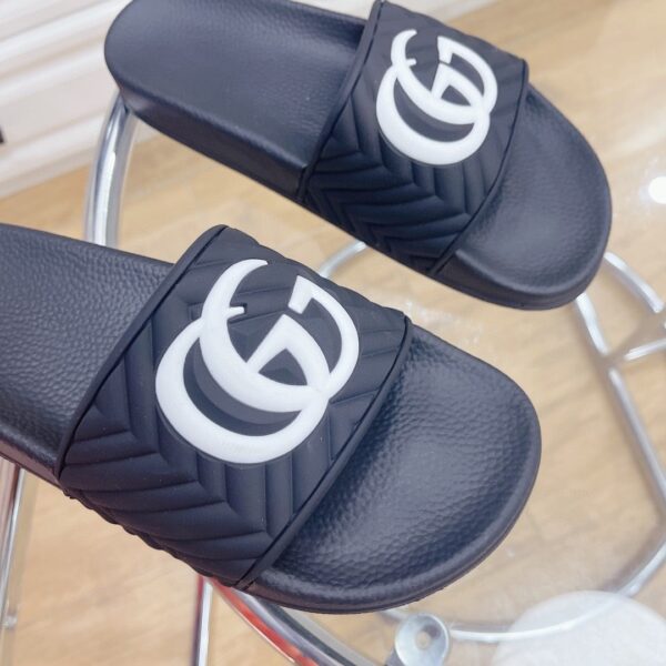 Gucci Women's Quilted GG Rubber Slide Black And White For Women 601041