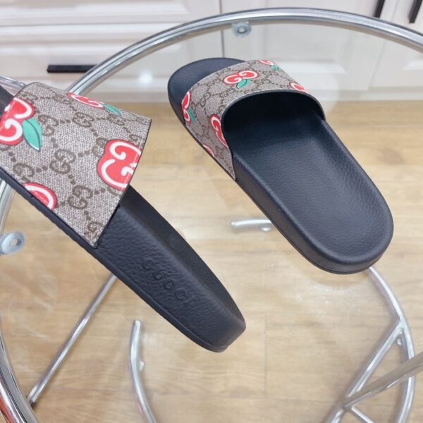 Gucci Women's Slide Sandal With GG Apple Black For Women 407345