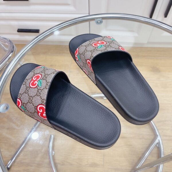 Gucci Women's Slide Sandal With GG Apple Black For Women 407345